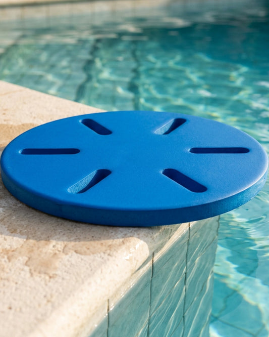 Oesi Circular Swim Training Disc 38 cm Cobalt Six Grip Slots - Lifestyle view
